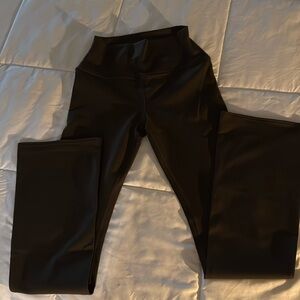 Alo yoga leggings size M long flare . Good condition